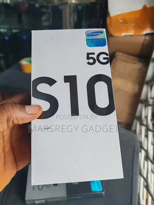 New Samsung Galaxy S10 5G 256 GB Gold