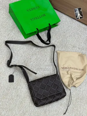 *Original Bottega Veneta Pure Leather Bag Available in Store