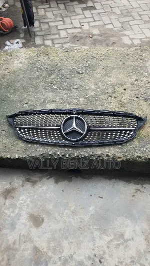 C 300 Diamond Grille