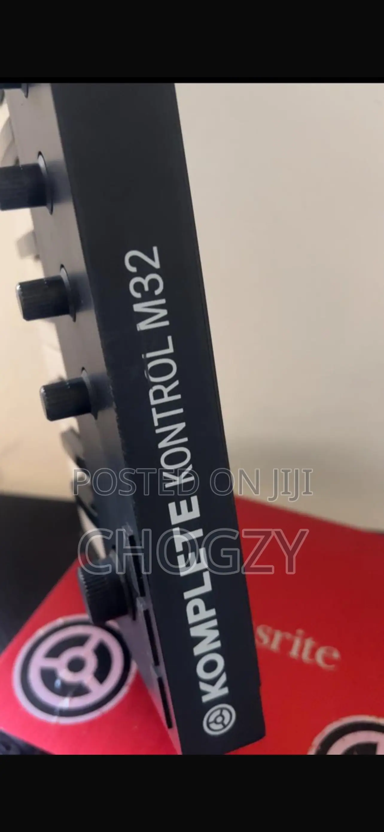 M32 Midi Controller Keyboard - Native Instruments Komplete Kontrol