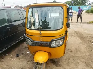 TVS Apache RTR 160 2V 2025 Yellow