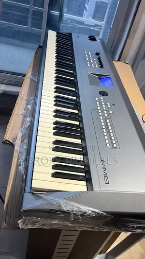 MM8 Yamaha Professional Keyboard - Direct UK Used