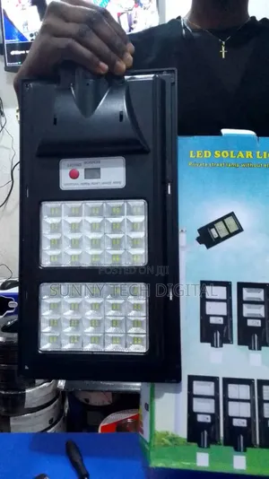 200 Watts Solar Street Light