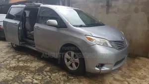 Toyota Sienna 2015
