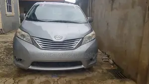 Toyota Sienna 2015