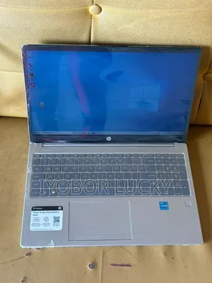 New Laptop HP 15-da2933nia 8GB Intel Core i3 SSD 256GB