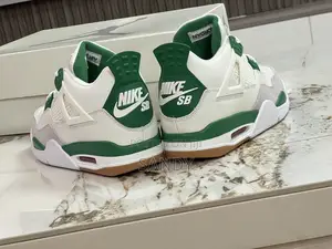 Air Jordan 4 Retro Pine Green White Green Size 42 (New/Ds)