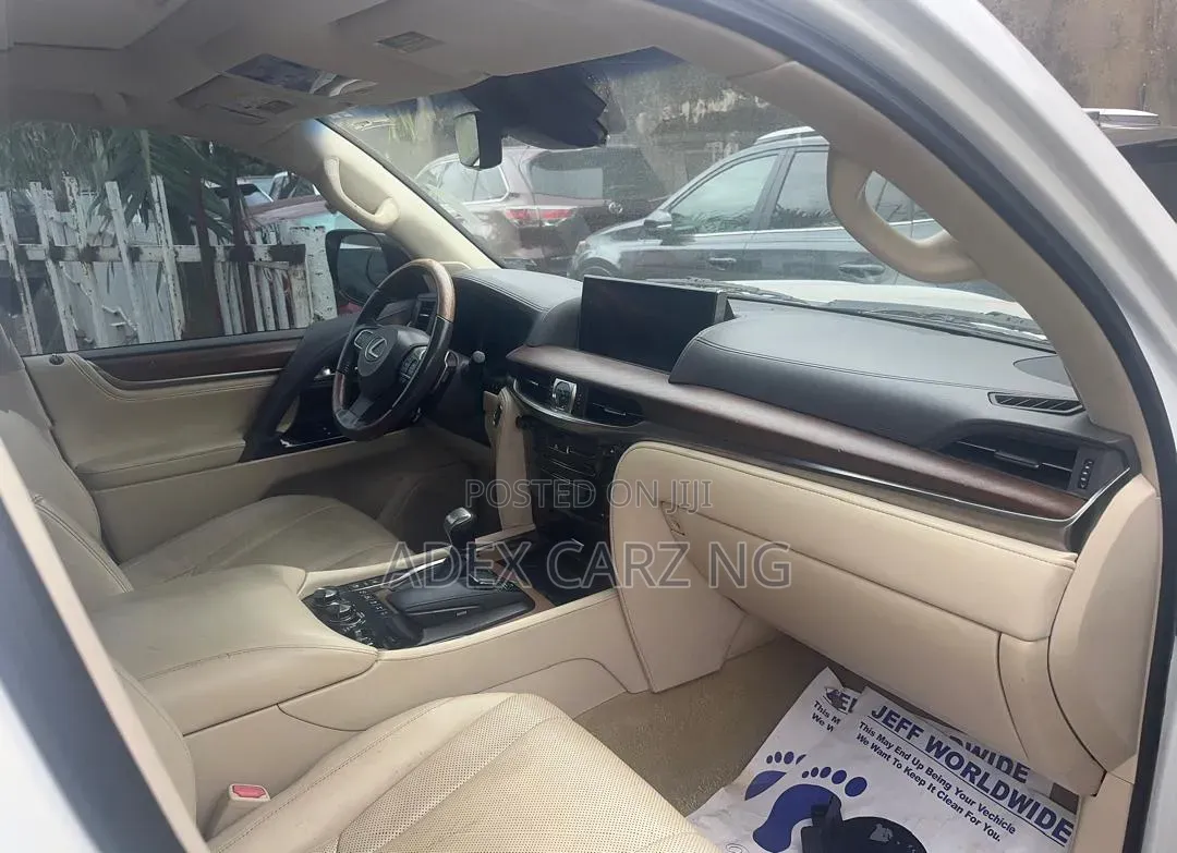 Lexus LS 2017 White