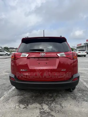 Toyota RAV4 XLE 4dr SUV AWD (2.5L 4cyl 6A) 2015 Red