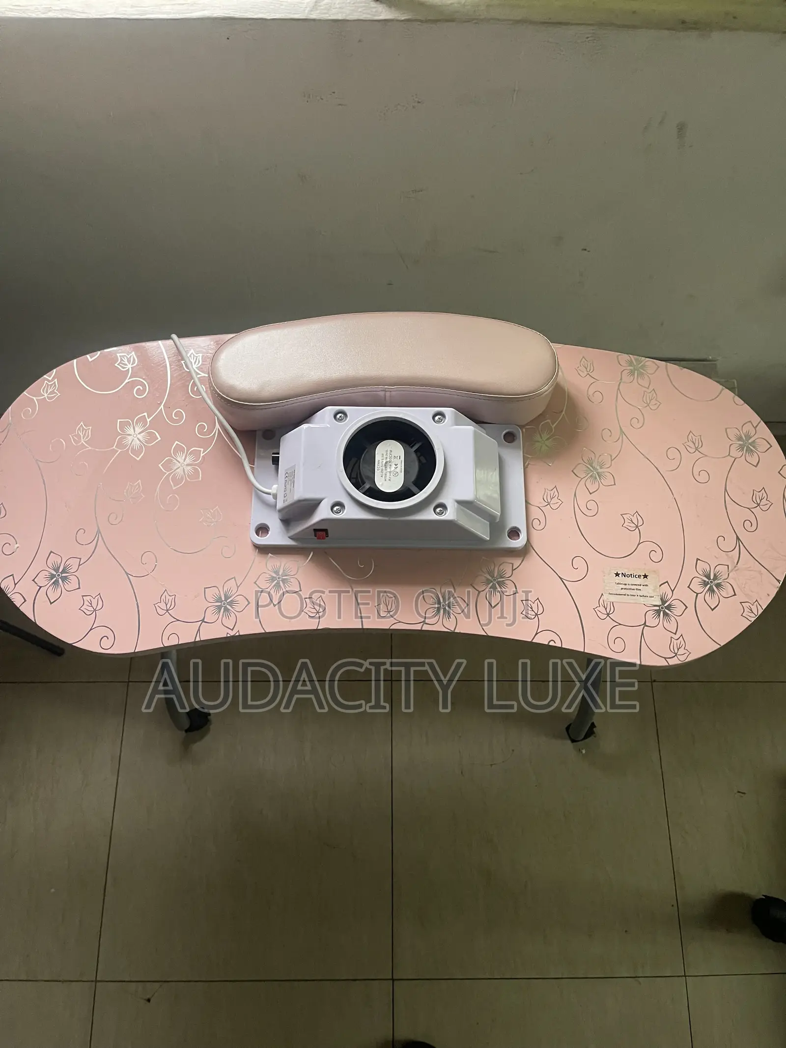 Manicure Table