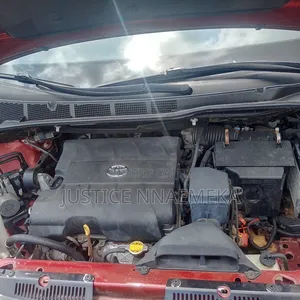 Toyota Sienna 2014 Red