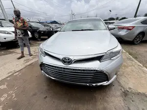 Toyota Avalon XLE Premium Sedan FWD (3.5L 6cyl 6A) 2013 Silver