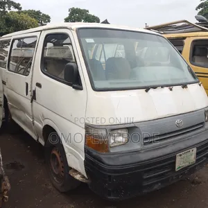 Toyota HiAce 1999 White