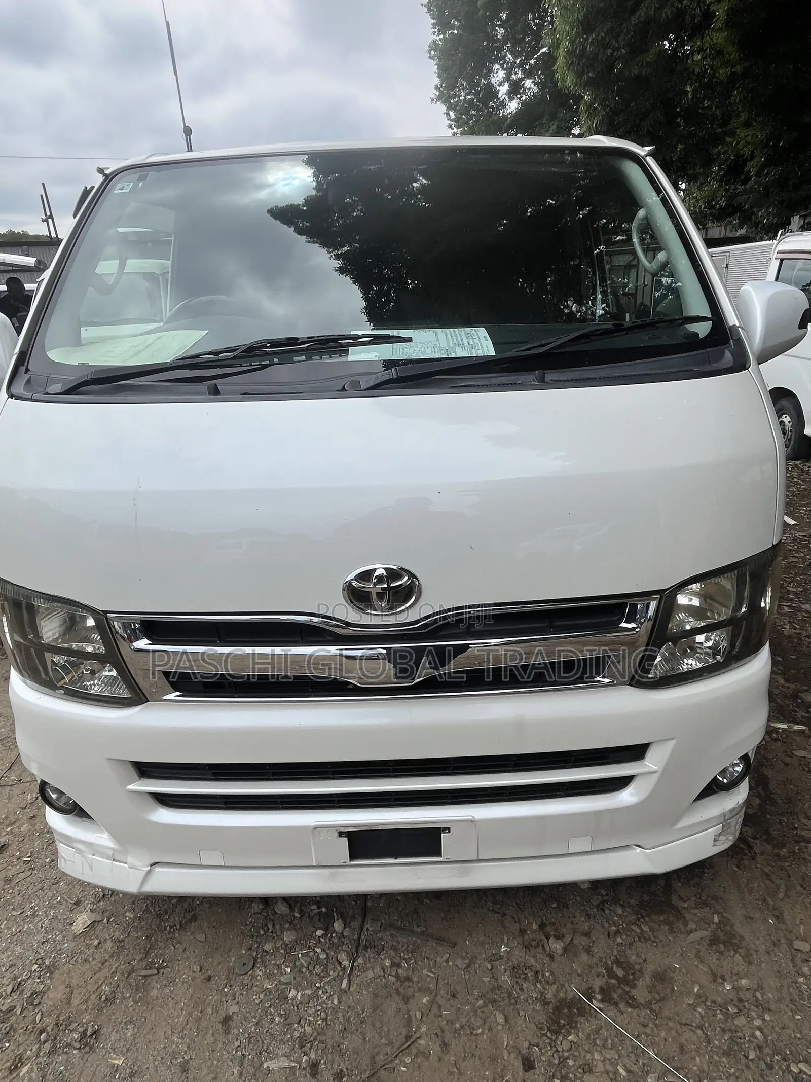 Toyota HiAce 2012 White
