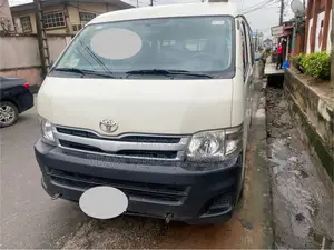 Toyota HiAce 2011 White