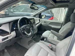 Toyota Sienna 2017 White