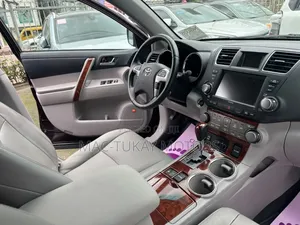 Toyota Highlander 2011 Maroon