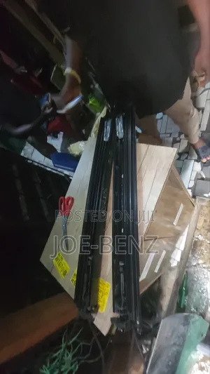 C300 2017 Roof Rail Mechanisms