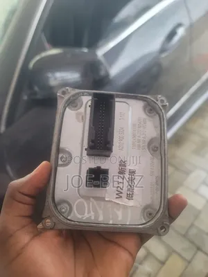 E350 2013 Headlight Charger