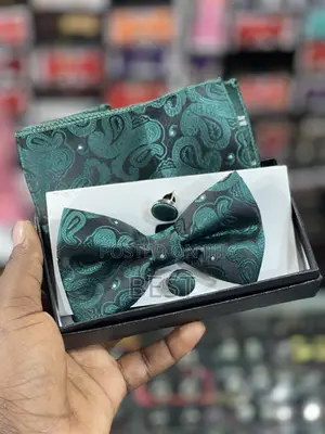 Classic Quality Emerald Green Butterfly Normal Bow Tie Damask Design