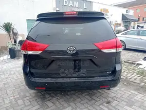 Toyota Sienna XLE 7 Passenger Mobility 2011 Black