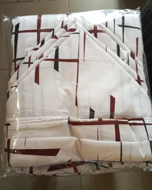 Bedsheet With 4 Pillow Cases