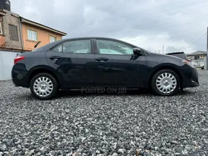 Toyota Corolla LE 4dr Sedan (1.8L 4cyl CVT) 2017