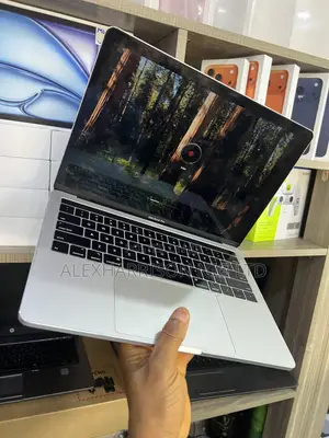Laptop Apple MacBook Pro 2018 8GB Intel Core i5 SSD 256GB