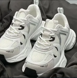 High Quality Brand New Sneakers