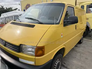 Volkswagen Transporter 2004 Yellow