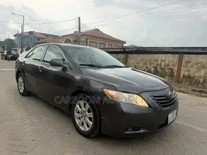 Toyota Camry XLE 4dr Sedan (2.4L 4cyl 5A) 2009 Gray