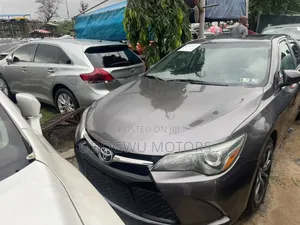 Toyota Camry XSE 4dr Sedan (2.5l 4cyl 6A) 2016 Gray