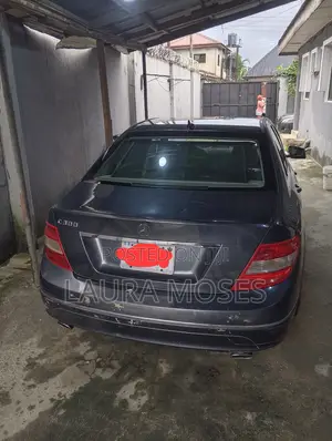 Mercedes-Benz C300 2011 Gray