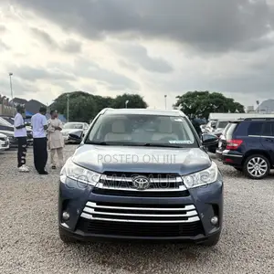 Toyota Highlander XLE 4x4 V6 (3.5L 6cyl 8A) 2018 Blue