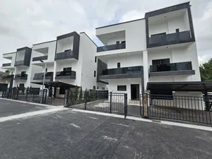 Furnished 6bdrm Duplex in Residents Area for sale