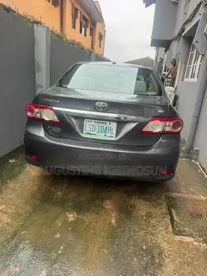 Toyota Corolla 2012 Gray