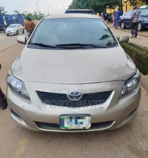 Toyota Corolla 2010 Gold