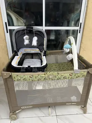 Imported Graco Baby Cot With Extra Bassinet, Rattles, Mosquito Net