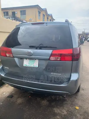 Toyota Sienna 2005 Blue