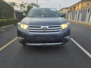 Toyota Highlander SE 2012 Blue