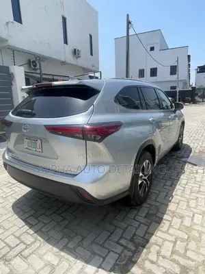 Toyota Highlander 2022 Silver