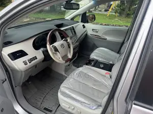Toyota Sienna Limited 7 Passenger 2011 Silver