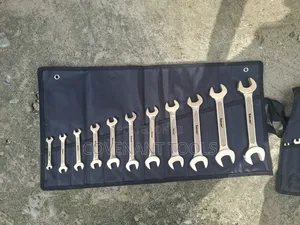 Flat Spanner Set Non-Spark