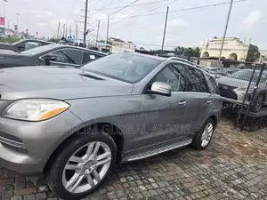 Mercedes-Benz M Class ML350 4MATIC 4dr SUV AWD (3.5L 6cyl 7A) 2015 Gray