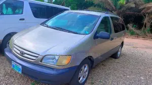 Toyota Sienna LE 2002 Gold