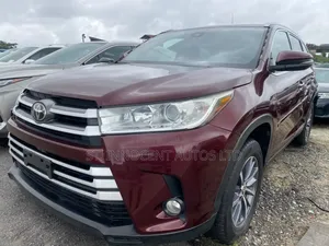 Toyota Highlander XLE 2019 Maroon