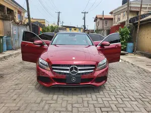 Mercedes-Benz C300 Luxury Sedan RWD (2.0L 4cyl 7A) 2016 Red