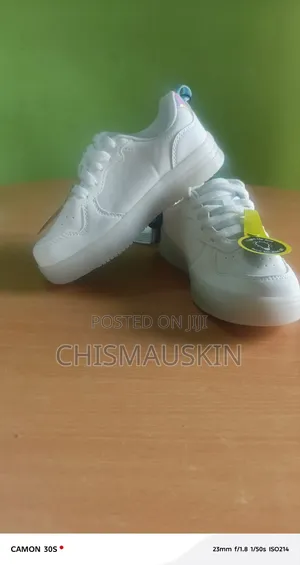 White and Durable Canvas for Kids