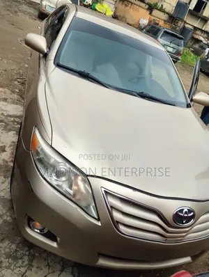 Toyota Camry 2010 Gold