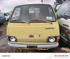 Toyota HiAce 2005 Yellow